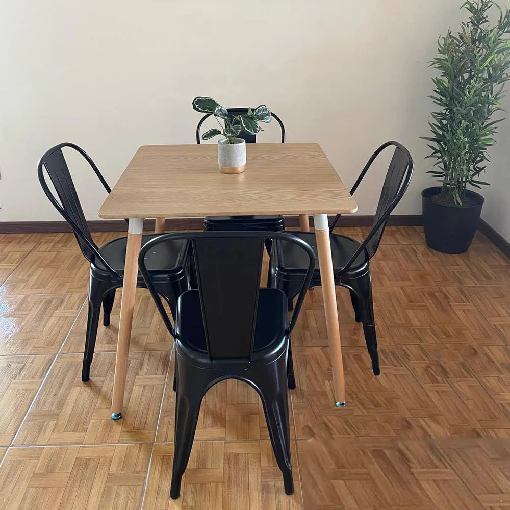 Set Eames Tolix 4 Personas - Mesa Roble